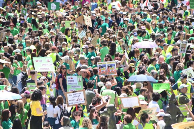 “Defensem el valencià”: campanya perquè la llengua no quede fora de l’acord educatiu