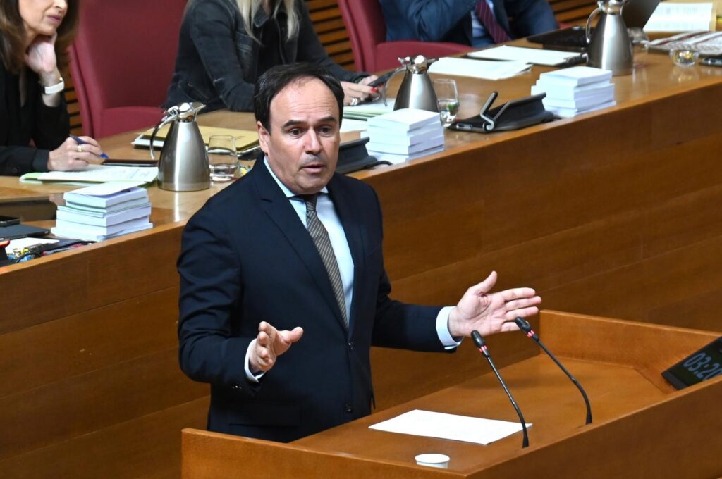 Pérez Llorca diu que la vaga docent ja no té sentit perquè “es negocia”
