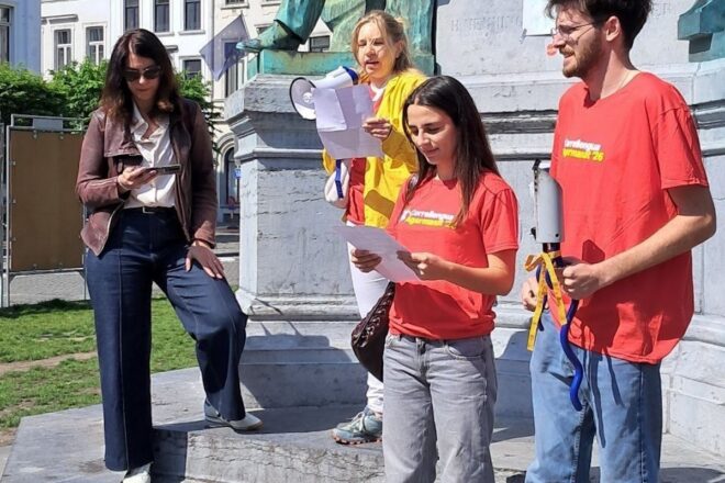 “La societat civil hi és”: la flama del Correllengua arriba a Brussel·les per reclamar l’oficialitat del català a la UE