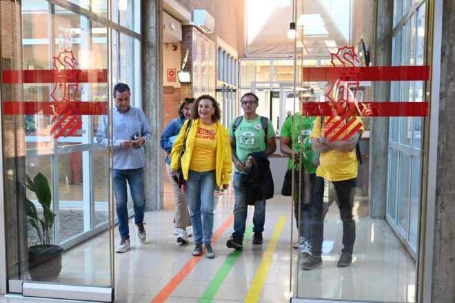 El Consell de Pérez Llorca passa del menysteniment a la urgència d’un acord amb els docents