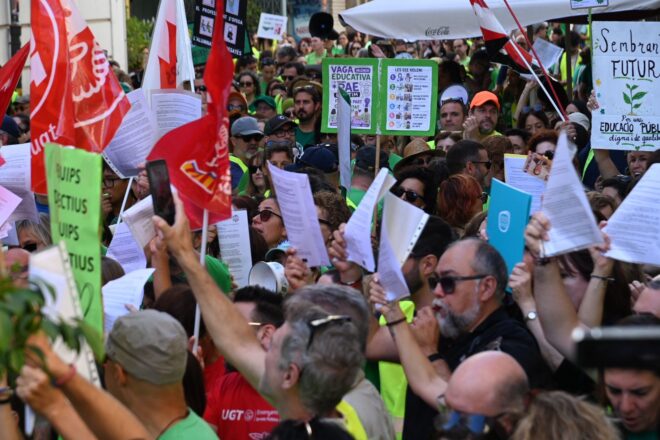 Un centenar d’equips directius de centres educatius valencians dimiteixen en bloc