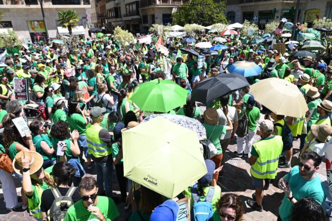 Els docents tornen a omplir València en una nova jornada de vaga i amb les negociacions amb el govern trencades