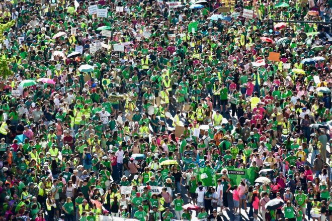 La manifestació de famílies i docents en comunió, el segon avís seriós a Pérez Llorca i el seu Consell