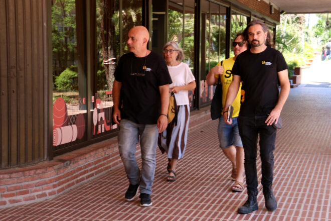 Els sindicats es tanquen al Departament d’Educació: “Ens quedem fins que no vingui la consellera Niubó”