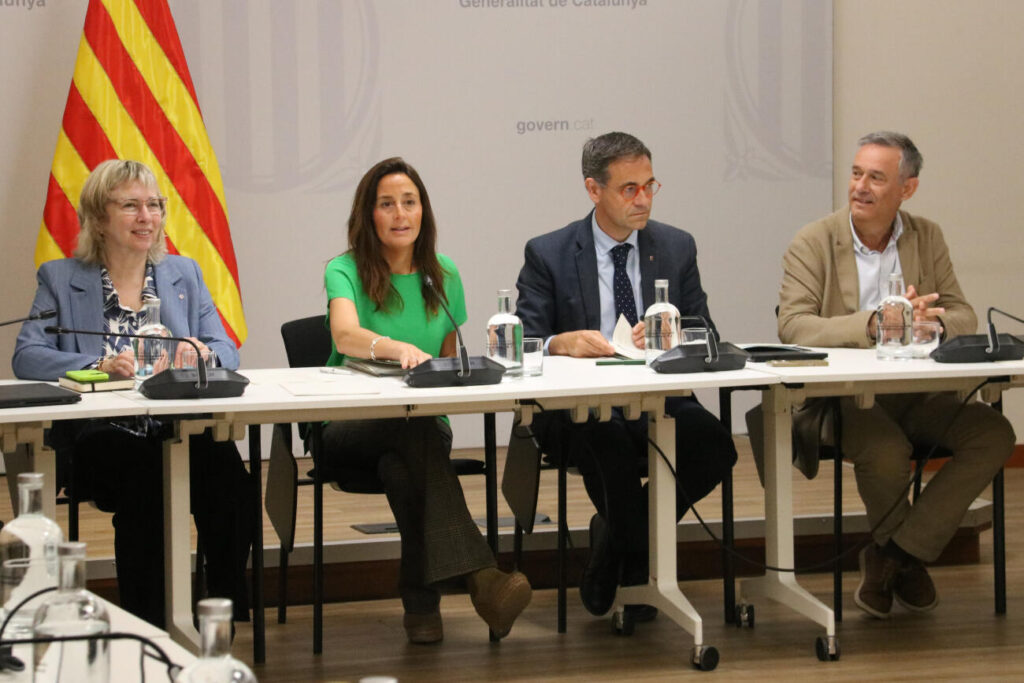Educació arriba a la negociació sense persuadir els docents i amb els sindicats dividits