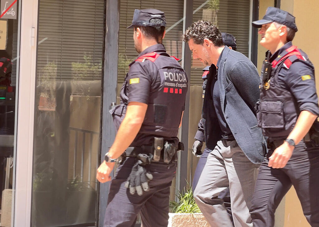 Els excursionistes que van trobar Jonathan Andic després de la mort del seu pare relaten que estava blocat i en estat de xoc