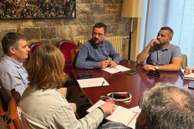 Salellas exigeix a les parts que arribin a un acord per desconvocar la vaga d’escombraries