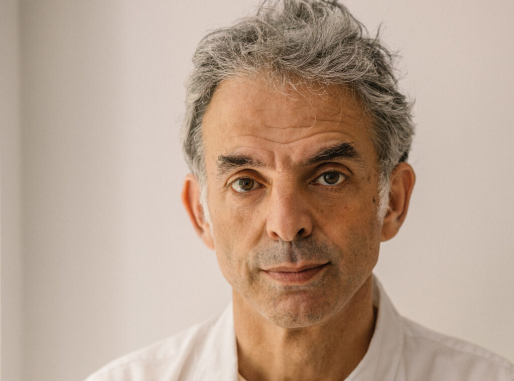 Mentre cauen bombes, Etgar Keret es menja un gelat