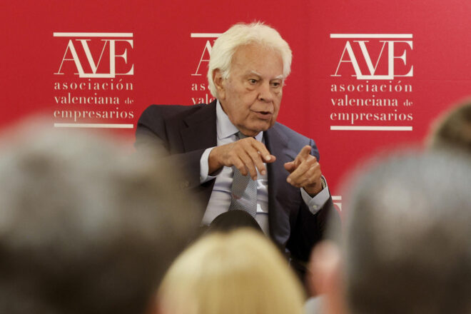 Felipe González afegeix pressió a Pedro Sánchez i li demana que avanci les eleccions