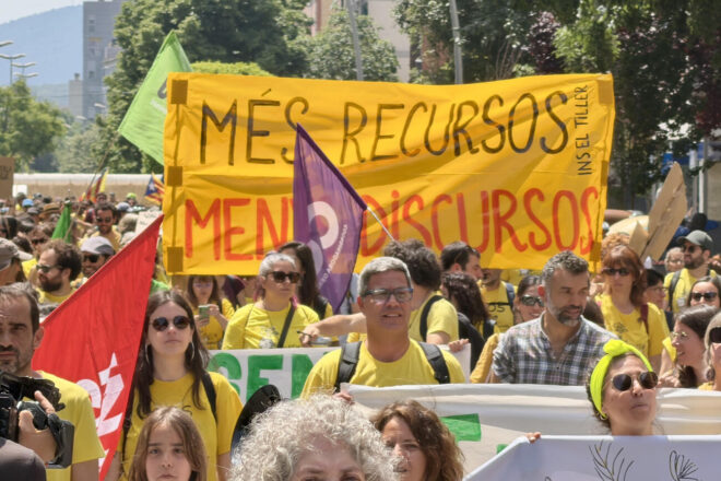 Docents del Principat i del País Valencià faran una protesta conjunta al riu Sénia en defensa de l’escola pública