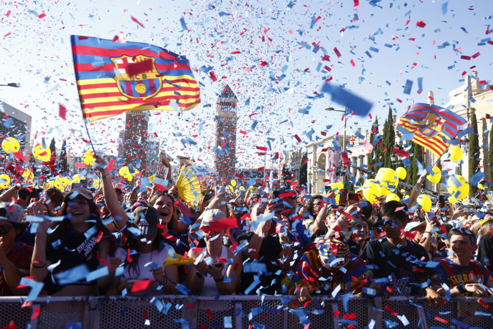 Festa blau-grana a l’avinguda de Maria Cristina de Barcelona