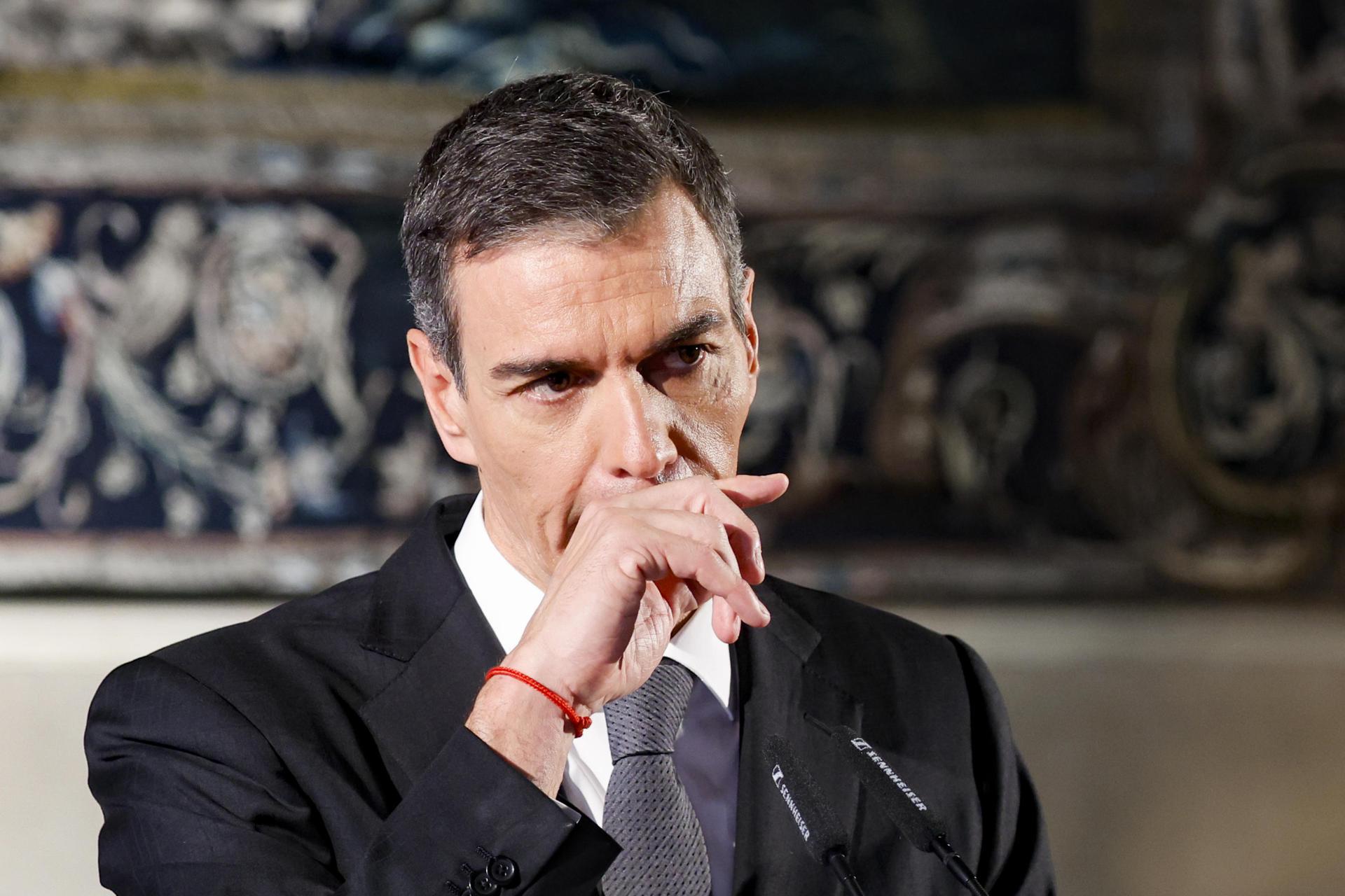 Sánchez enamorat, l'esclat de la claveguera i la sospita damunt Illa
