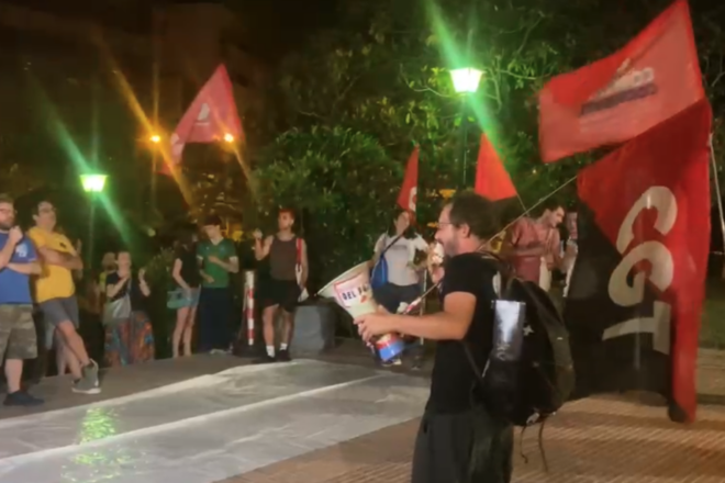 Els sindicats fan una crida a concentrar-se ara a les portes del Departament d’Educació, a Barcelona
