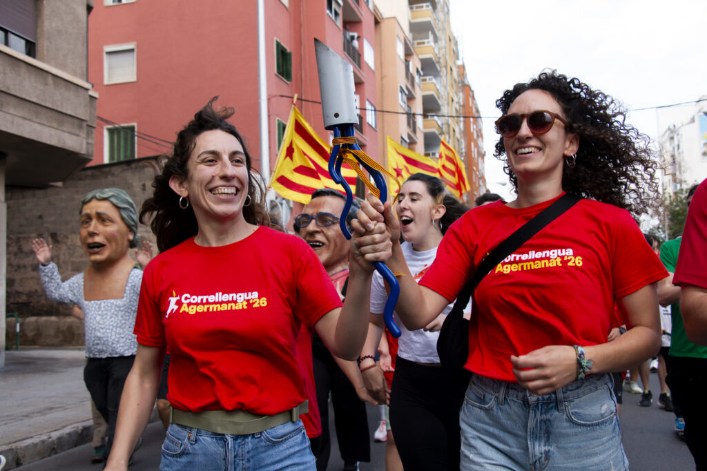 La flama del Correllengua arriba a Brussel·les per reclamar l’oficialitat del català a la UE
