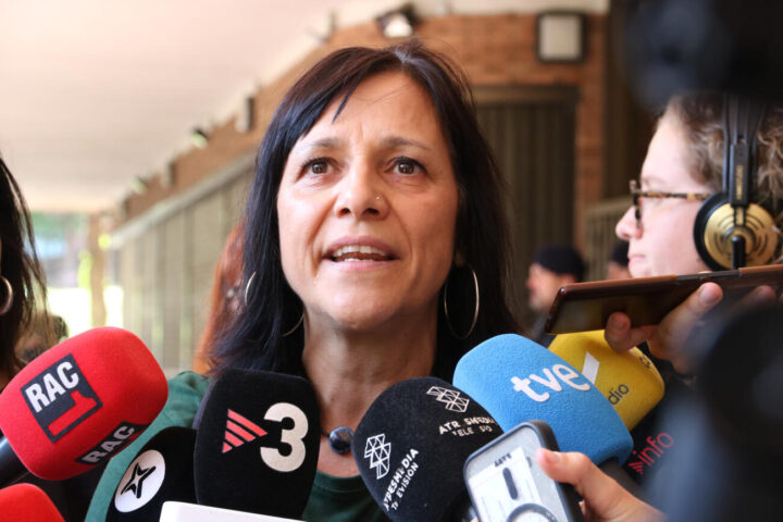 Iolanda Segura, als afores del Departament d'Educació (fotografia: ACN).