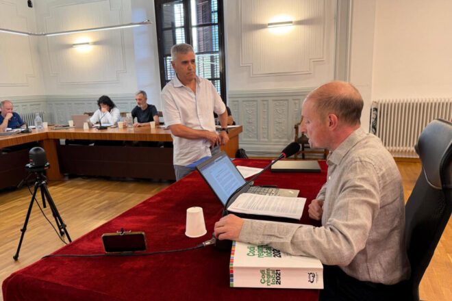 Prenen possessió els nous regidors del PSC a Ripoll enmig de retrets de Sílvia Orriols