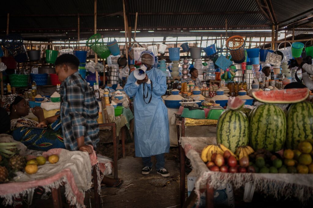 La desinformació, l’epidèmia subtil que amenaça d’agreujar el brot d’Ebola al Congo