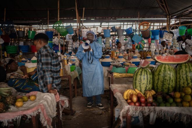 La desinformació, l’epidèmia subtil que amenaça d’agreujar el brot d’Ebola al Congo