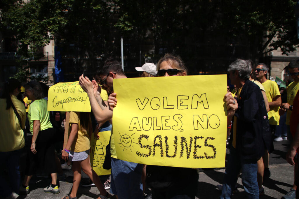 Aules que Cremen refusa el preacord d’Educació i demana votar-hi en contra