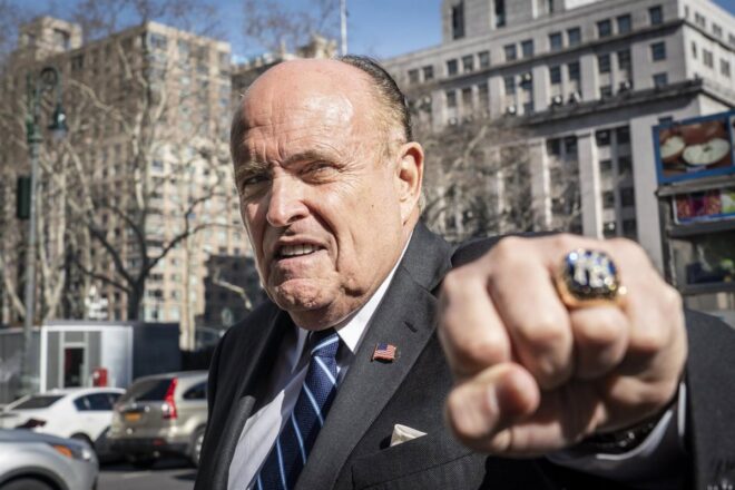 Rudy Giuliani, hospitalitzat en estat crític