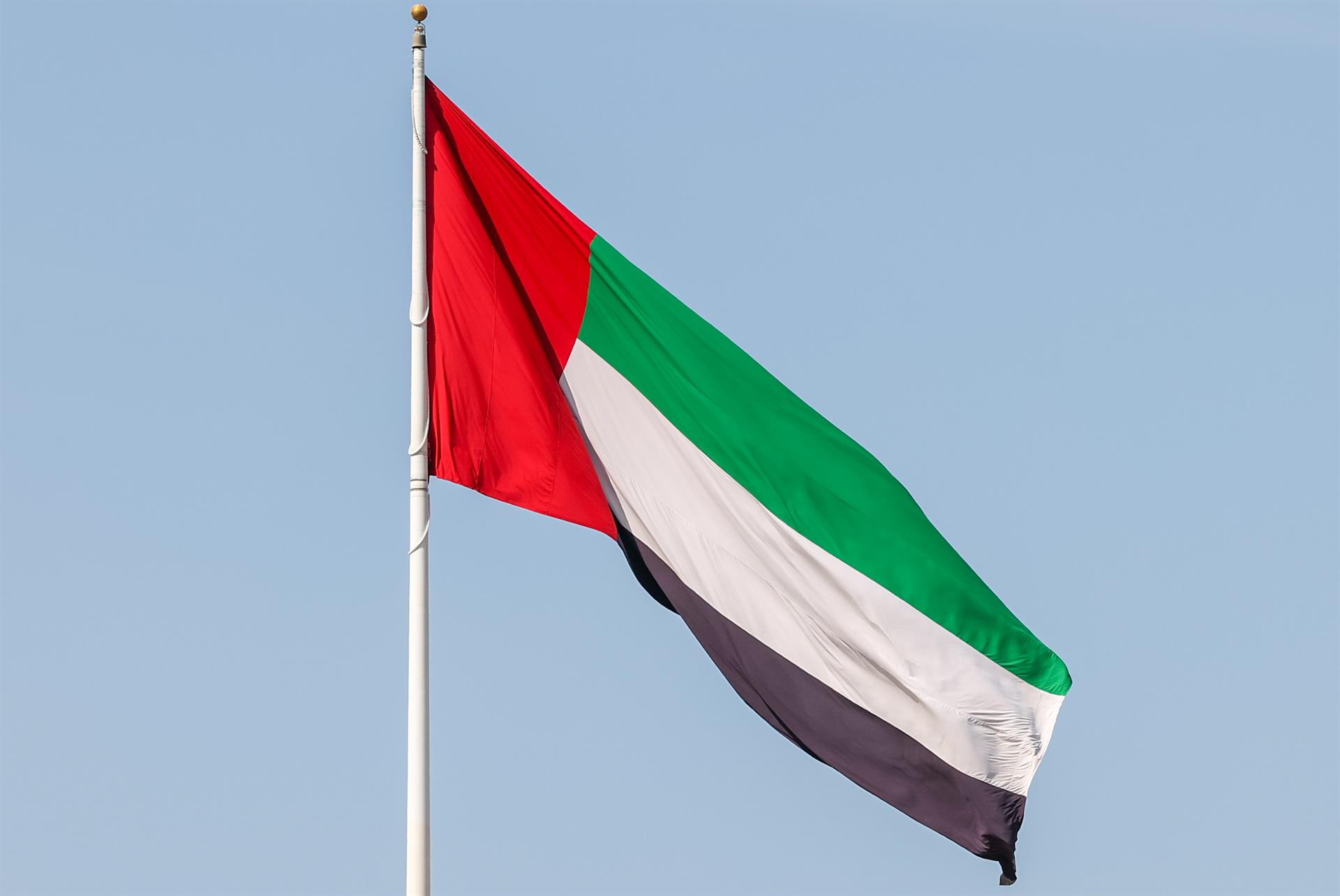 Arxiu - Bandera dels Emirats Àrabs Units a Abu Dhabi (arxiu)