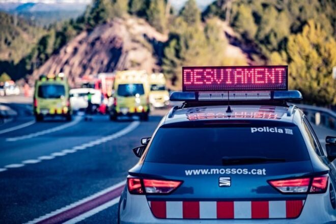 Un xoc múltiple a la C-31 a Cubelles deixa vuit ferits, cinc dels quals greus i un de crític