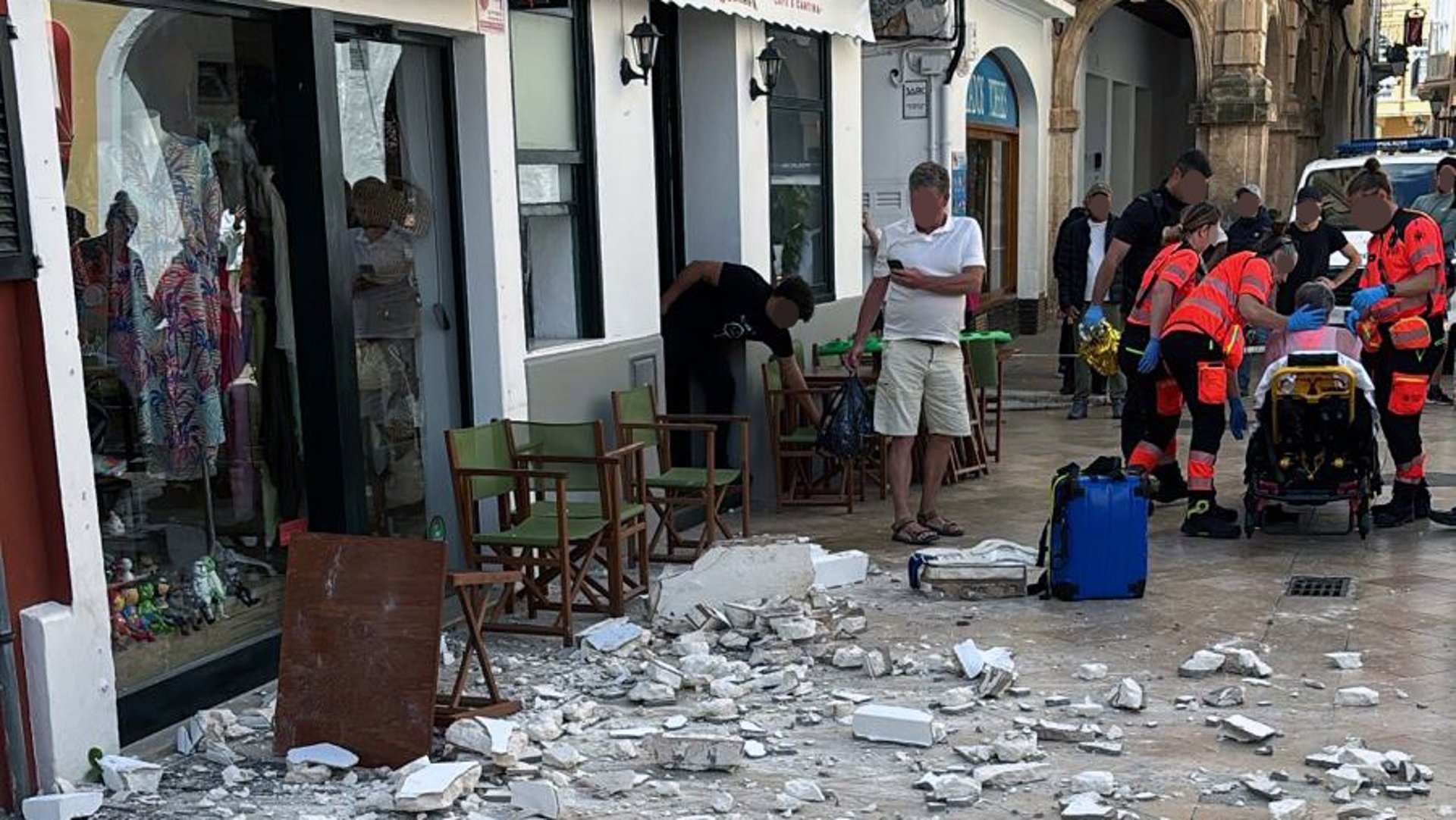 Un moment de l'incident a la plaça Nova de Ciutadella, a Menorca.