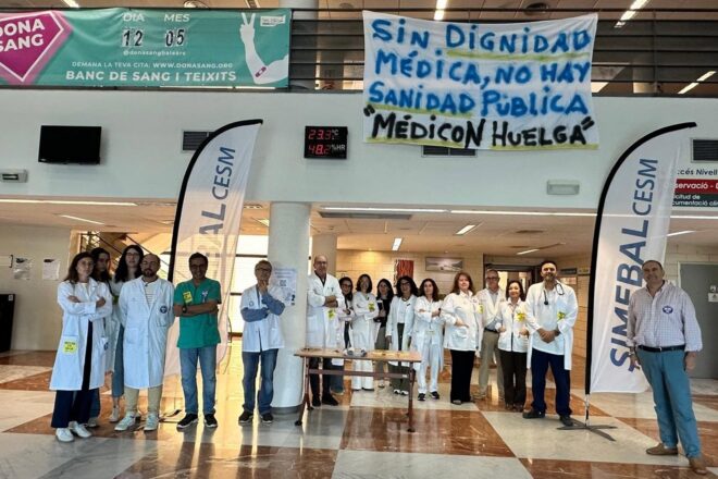 La vaga mèdica a les Illes manté un seguiment multitudinari en la seva quarta setmana