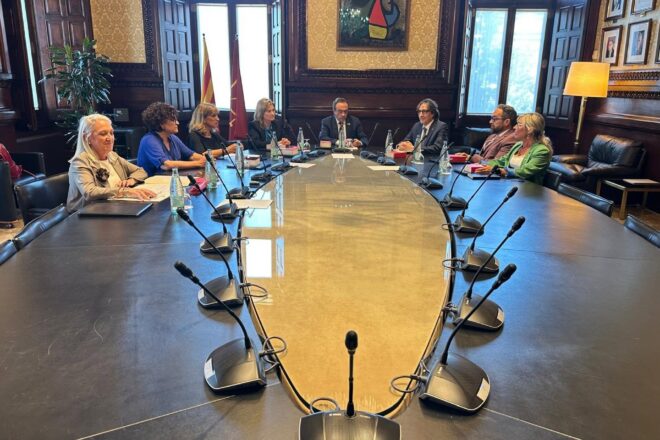 El parlament relleva el secretari general i el lletrat major