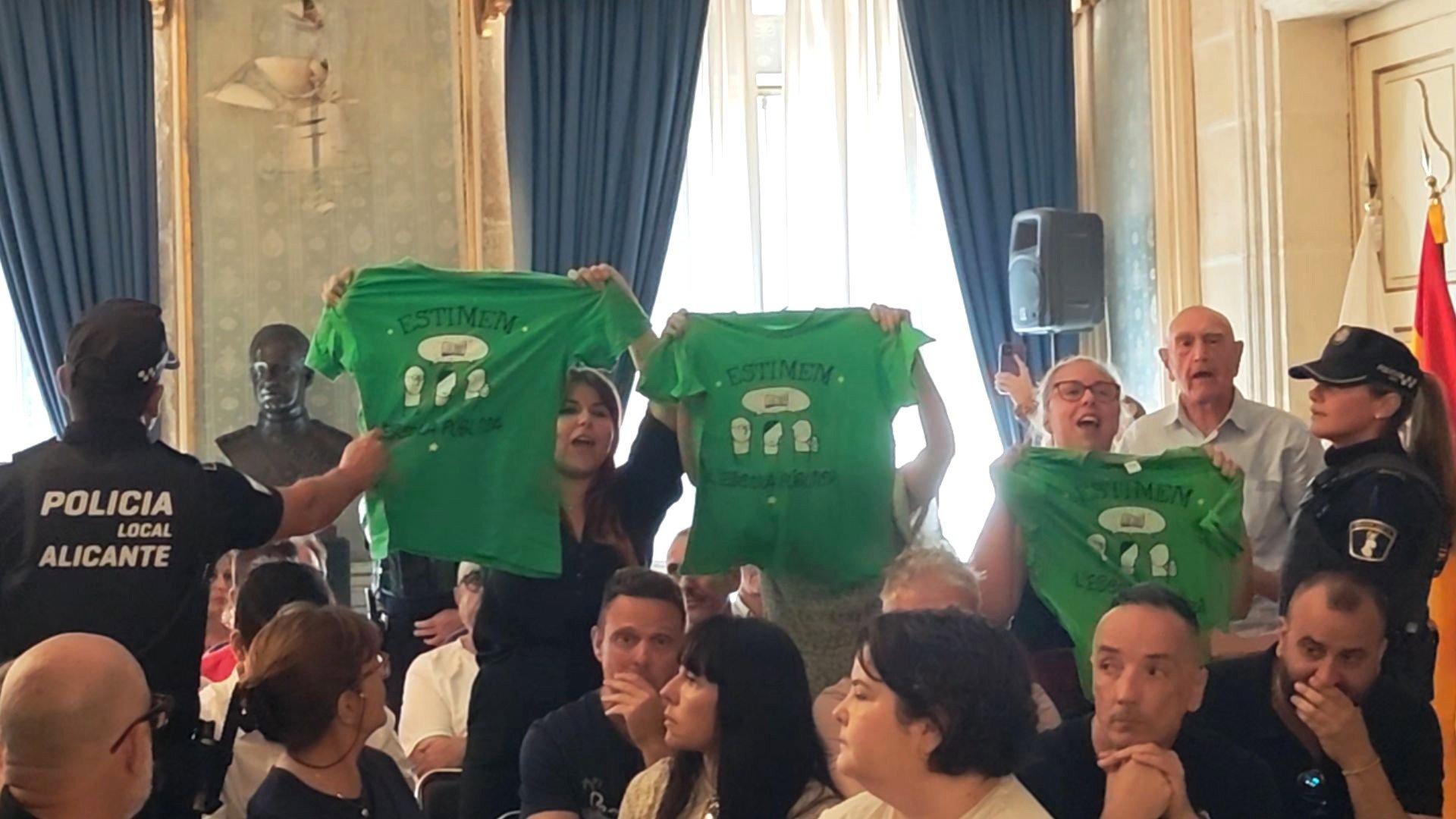 El batlle d'Alacant expulsa del ple manifestants en suport de la vaga educativa