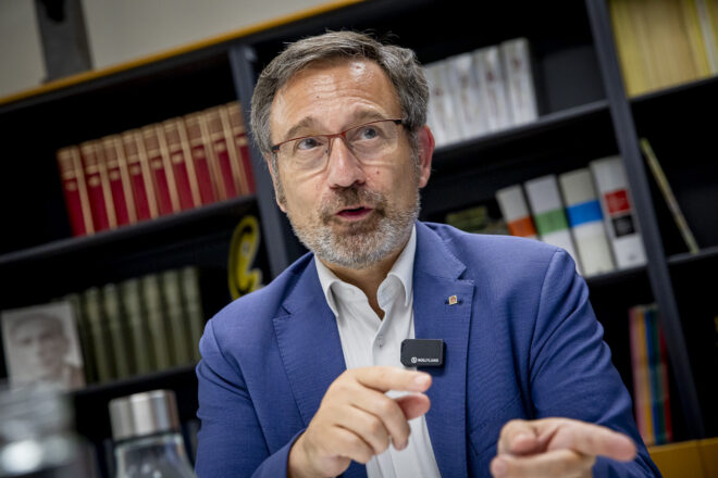 El govern sospesa d’augmentar l’oferta de cursos de català si creix la demanda per la regularització