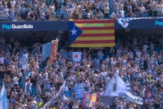 Els afeccionats del Manchester City acomiaden Pep Guardiola amb estelades a la graderia