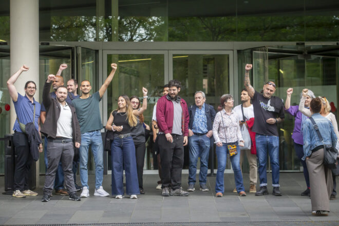 El jutge manté divuit independentistes al banc dels acusats per una protesta antiespanyolista malgrat l’amnistia
