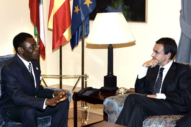 Zapatero a Guinea: un fil encara a estirar, on ressonen les acusacions actuals