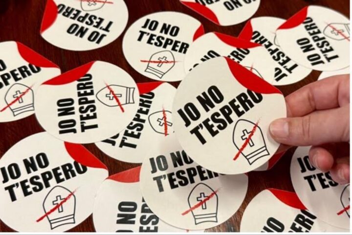 El 9 de juny al passeig del Born hi va haver una concentració contra la visita de Prevost.