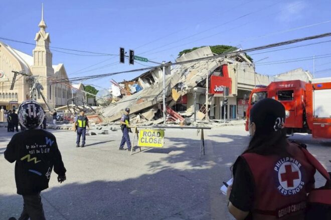 Catorze morts pel cap baix en un terratrèmol de magnitud 7,8 al sud de les Filipines