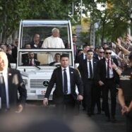 La visita del papa: un inexplicable espectacle de submissió