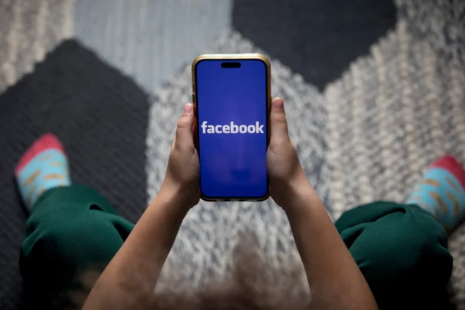 Així és com el Regne Unit vol prohibir les xarxes socials als joves
