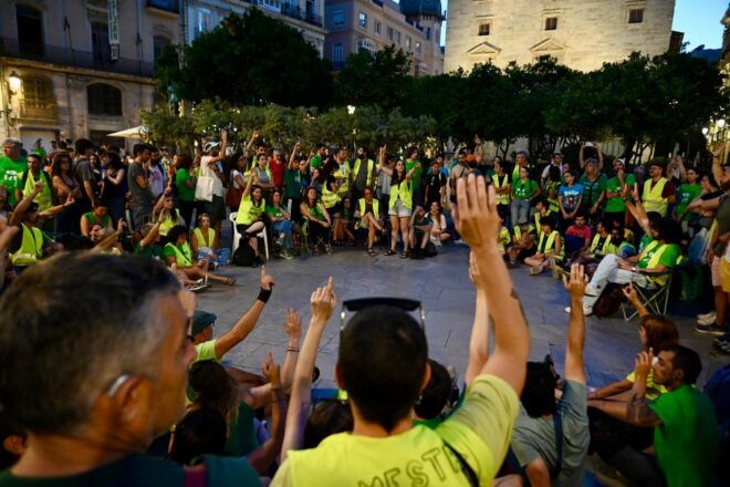 Els docents decideixen de mantenir l’acampada de València però la mouen per no destorbar el Corpus