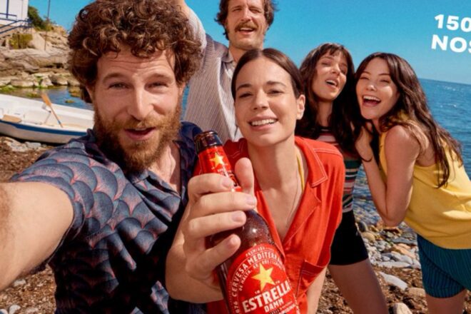 [VÍDEO] Estrella Damm celebra el 150è aniversari amb un anunci d’estiu ple d’estrelles del país