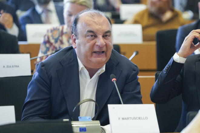 El Parlament Europeu retira la immunitat a un eurodiputat italià del PPE pel cas Huawei i la manté a tres diputats més