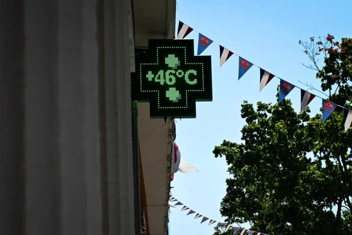 Un termòmetre marca 46 graus a Tolosa, la setmana passada (fotografia: Matthieu Rondel/Bloomberg).