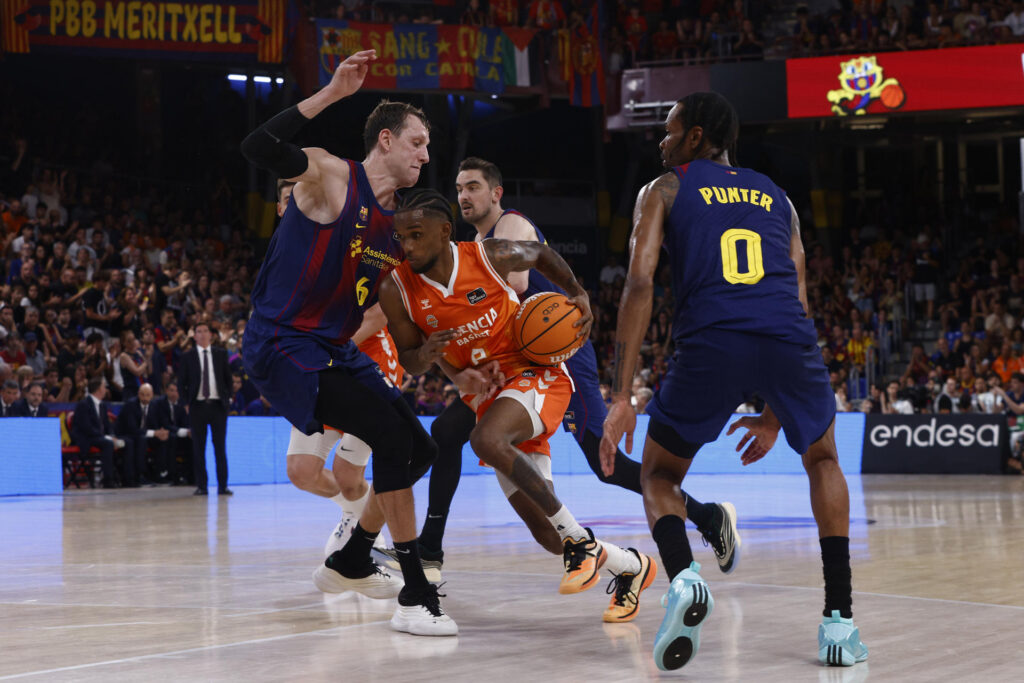 El València Basket guanya contra el Barça i es converteix en campió de la Lliga Endesa