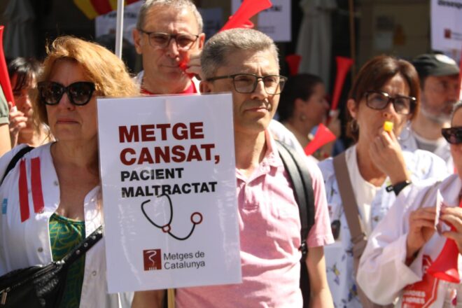 Els sindicats mèdics convoquen una vaga indefinida que començarà el 28 d’octubre