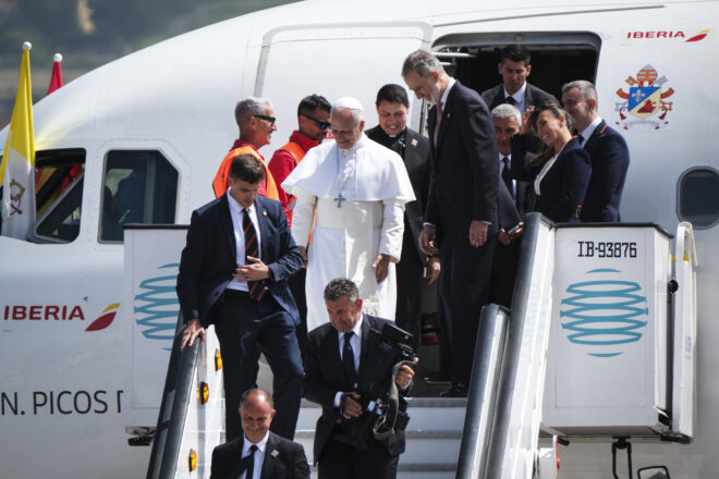 Ridícul d’Ibèria: el rei espanyol és obligat a cedir el seu avió al papa Lleó XIV perquè pugui tornar a Roma