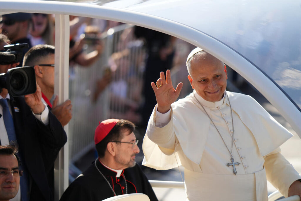 El papa arriba a Catalunya amb la polèmica encesa 