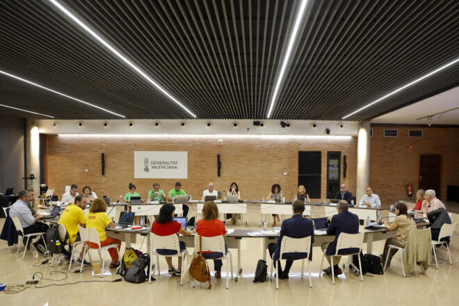 Tres blocs tancats: la negociació entre els sindicats i la Conselleria d’Educació tanca una jornada maratoniana 