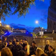 Incident greu a la Sagrada Família: la seguretat expulsa i encercla 600 cantaires quan va descobrir estelades entre les partitures