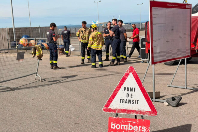 Els bombers es retiren de la recerca del jove desaparegut a la badia de Roses