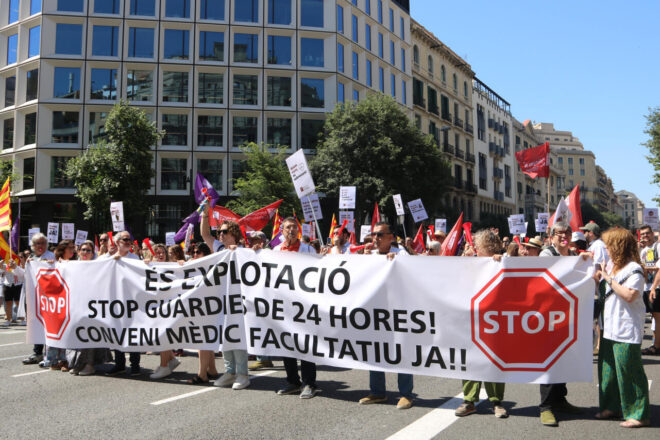 Els metges amenacen d’intensificar les mobilitzacions després de l’estiu si no hi ha avenços en la negociació